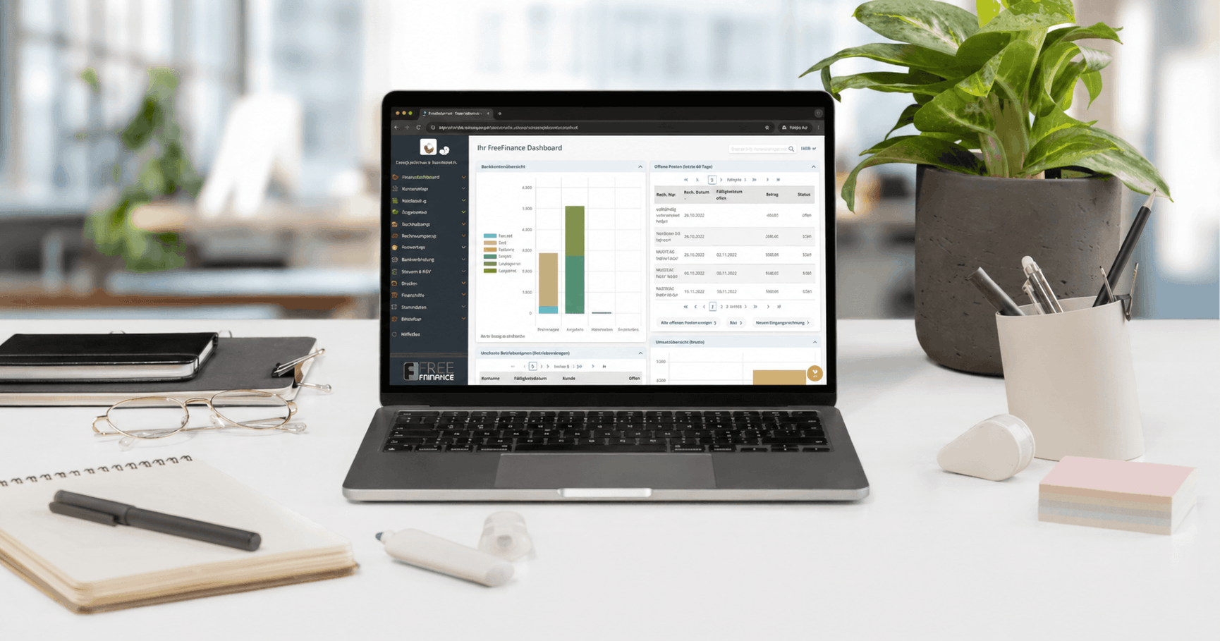 Bildschirmfoto von FreeFinance — Dashboard on laptop
